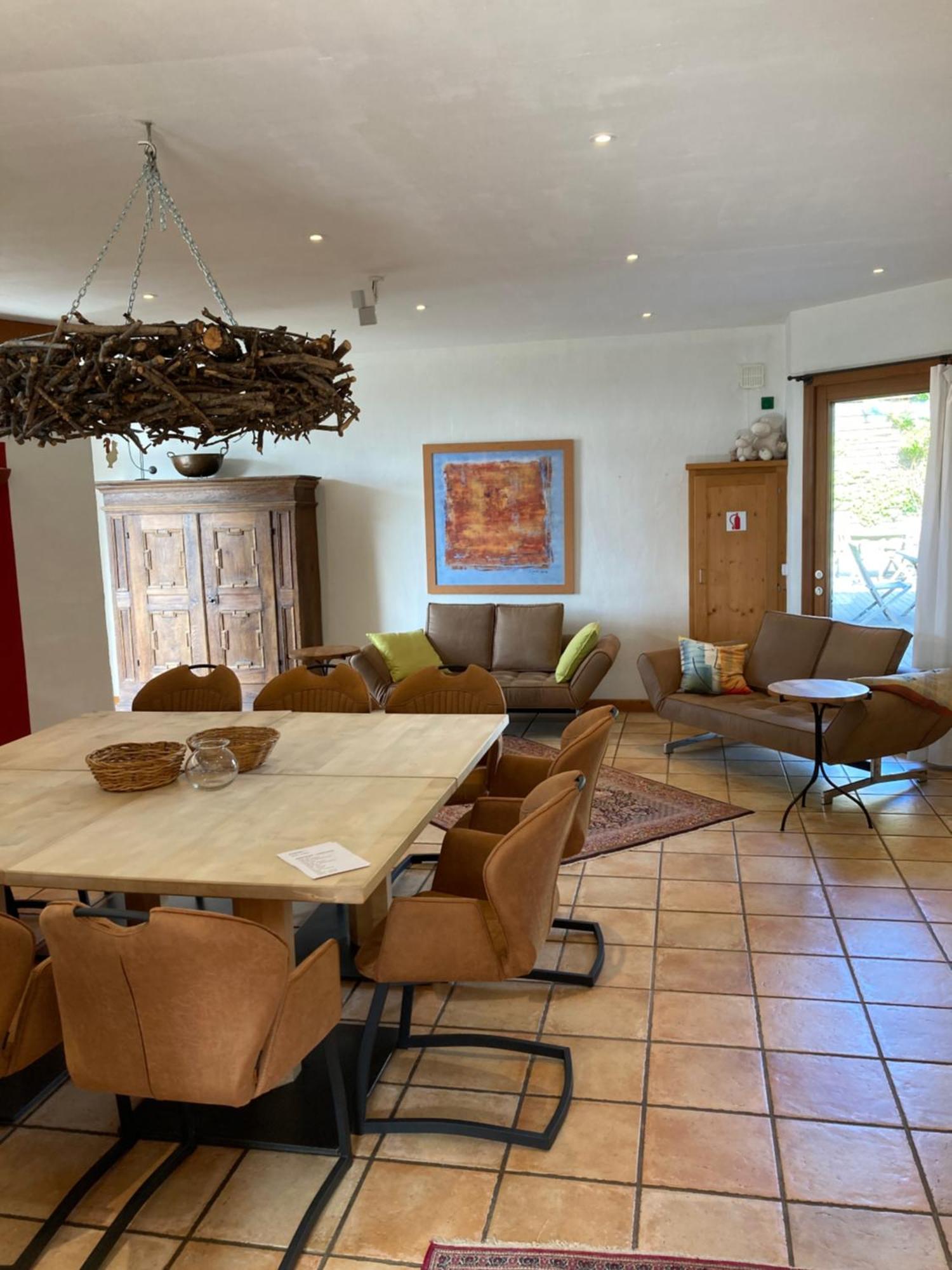 Paulis Cozy 4-bedroom - Fireplace & Sun Terrace 4 Bathrooms - Free Parking, Sauna & Linens Included
