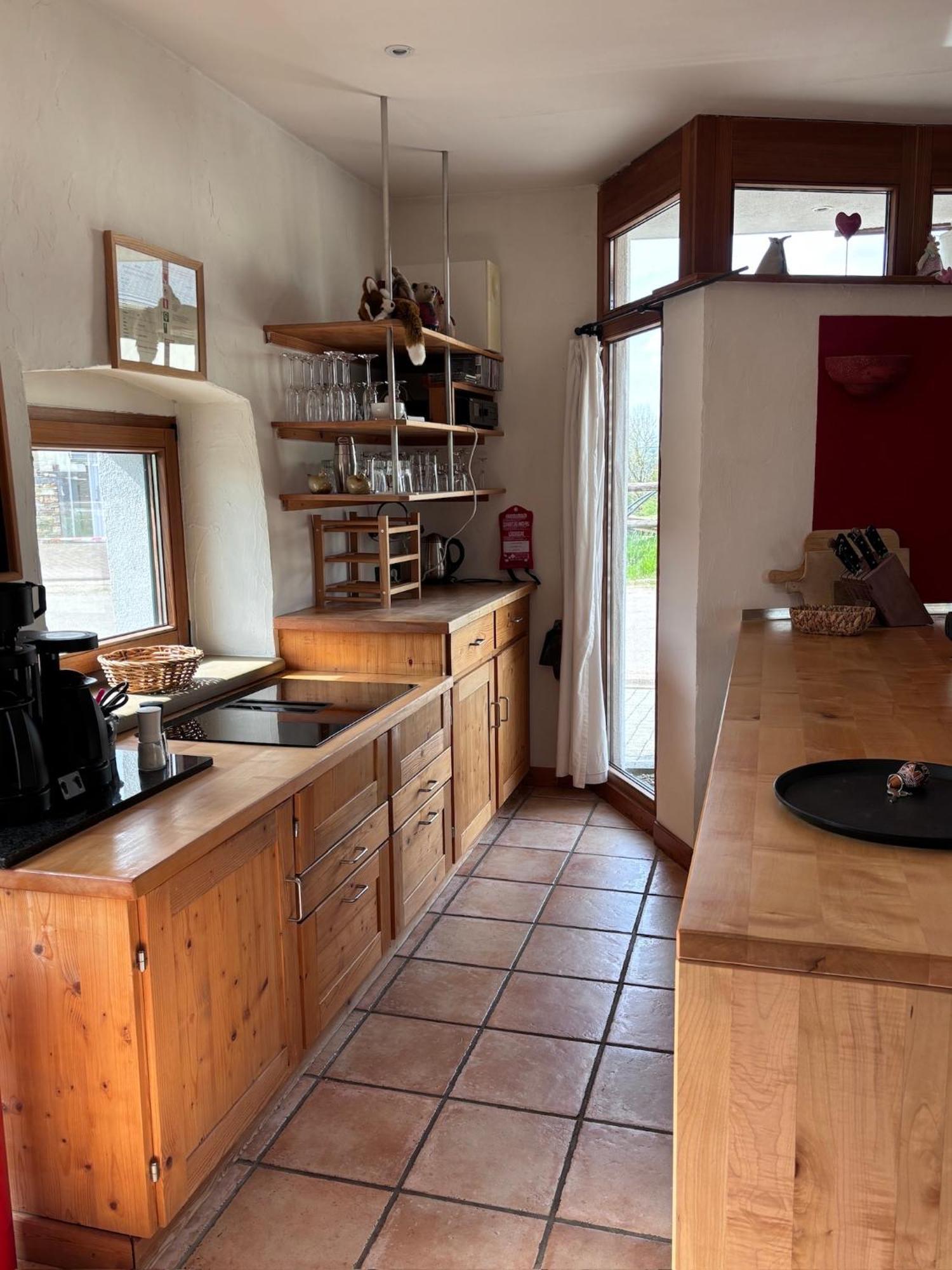 Paulis Cozy 4-bedroom - Fireplace & Sun Terrace 4 Bathrooms - Free Parking, Sauna & Linens Included